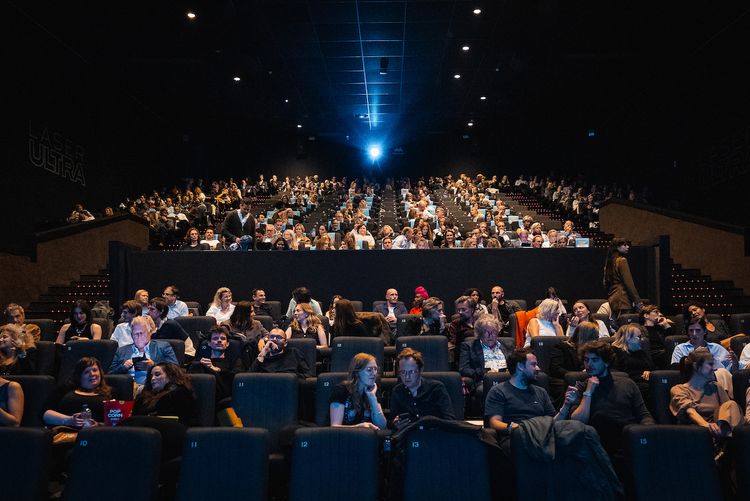 Publiek in zalen voor openingsavond FFG 2026 Foto's publiek van de openingsfilm FFG 2026 Coward