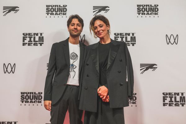 Rode loper & Q&A: L’estranea