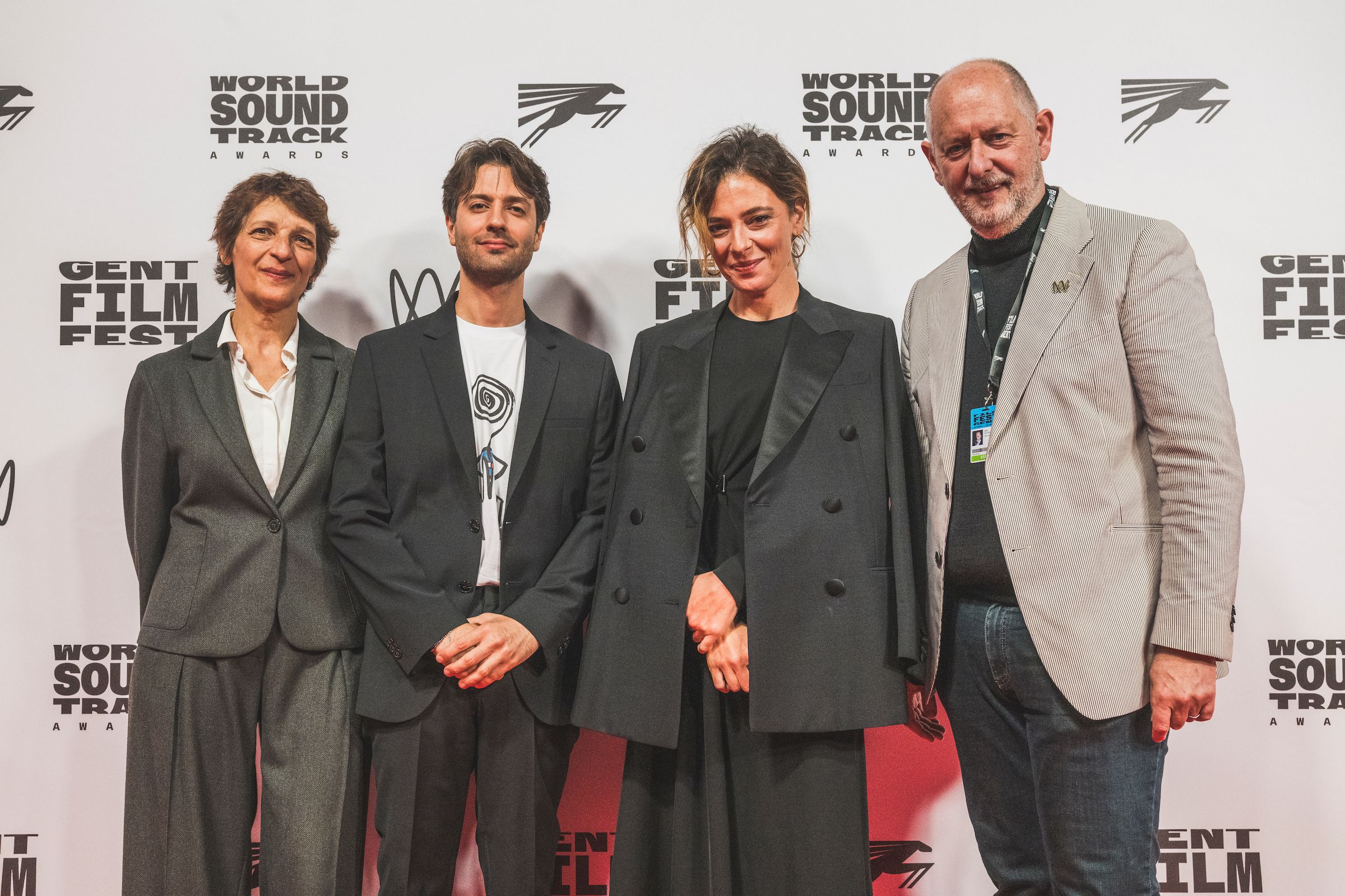 Rode loper & Q&A: L’estranea