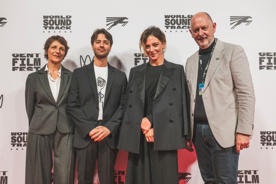 Rode loper & Q&A: L’estranea
