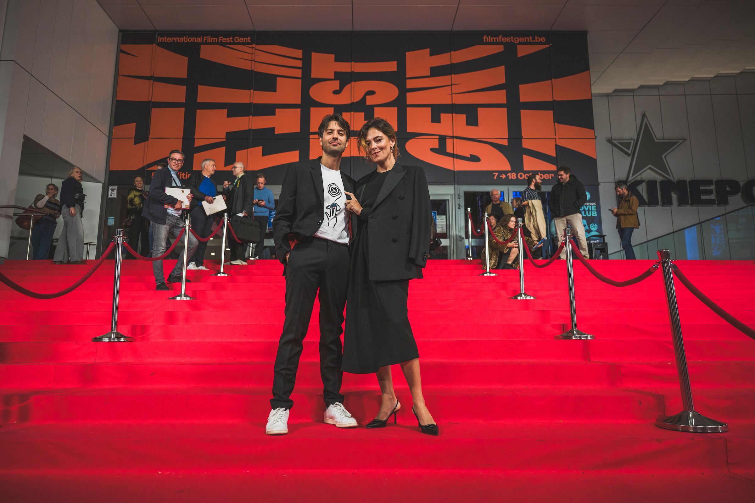 Rode loper & Q&A: L’estranea