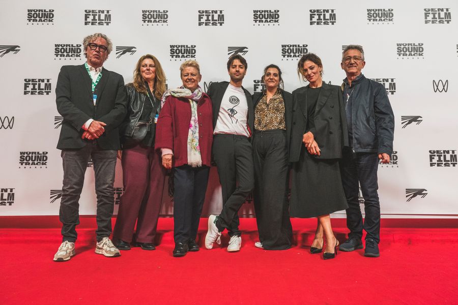 Rode loper & Q&A: L’estranea
