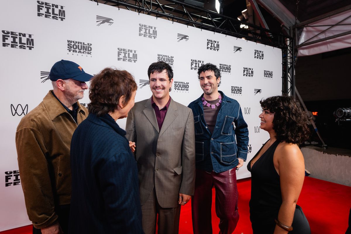Red carpet: Why Do I See You In Everything?
