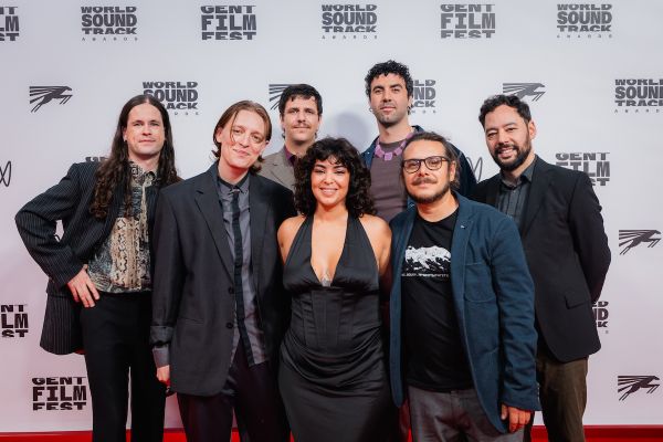 Rode loper & Q&A: Why Do I See You In Everything?