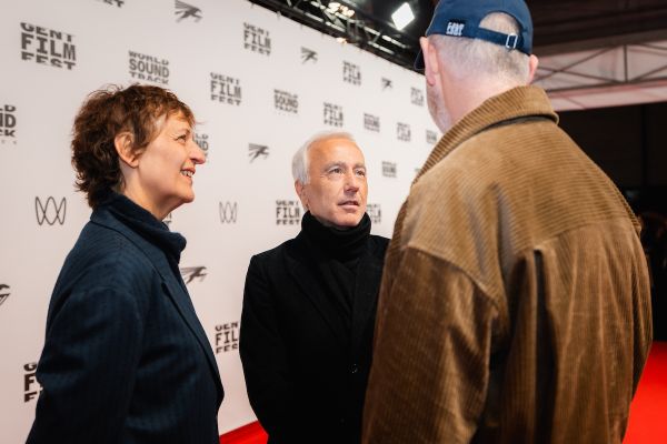 Rode loper & Q&A: Un Jeune Homme de Bonne Famille