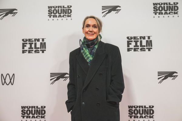 Rode loper & Q&A: I Rarely Wake Up Dreaming