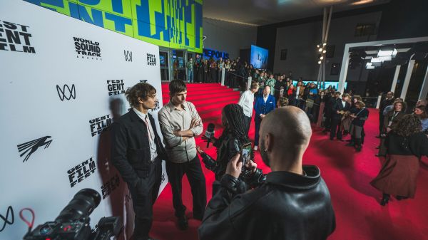Frank Dillane & Harris Dickinson (Urchin)